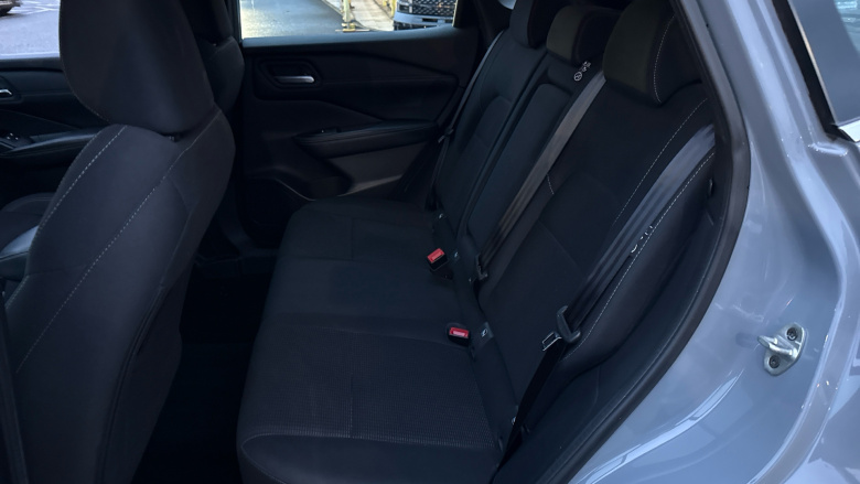 Nissan Qashqai 1.3 DiG-T MH Acenta Premium 5dr Petrol Hatchback